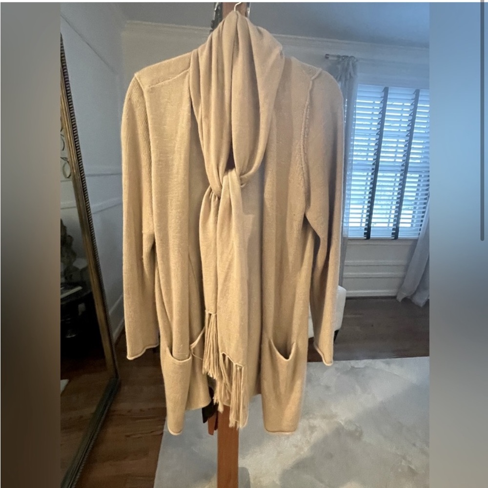 Holistia Sweater
